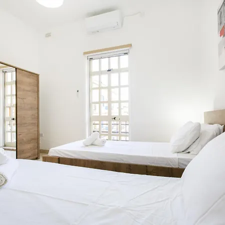 Family Apartment-hosted By Sweetstay * سليمة
